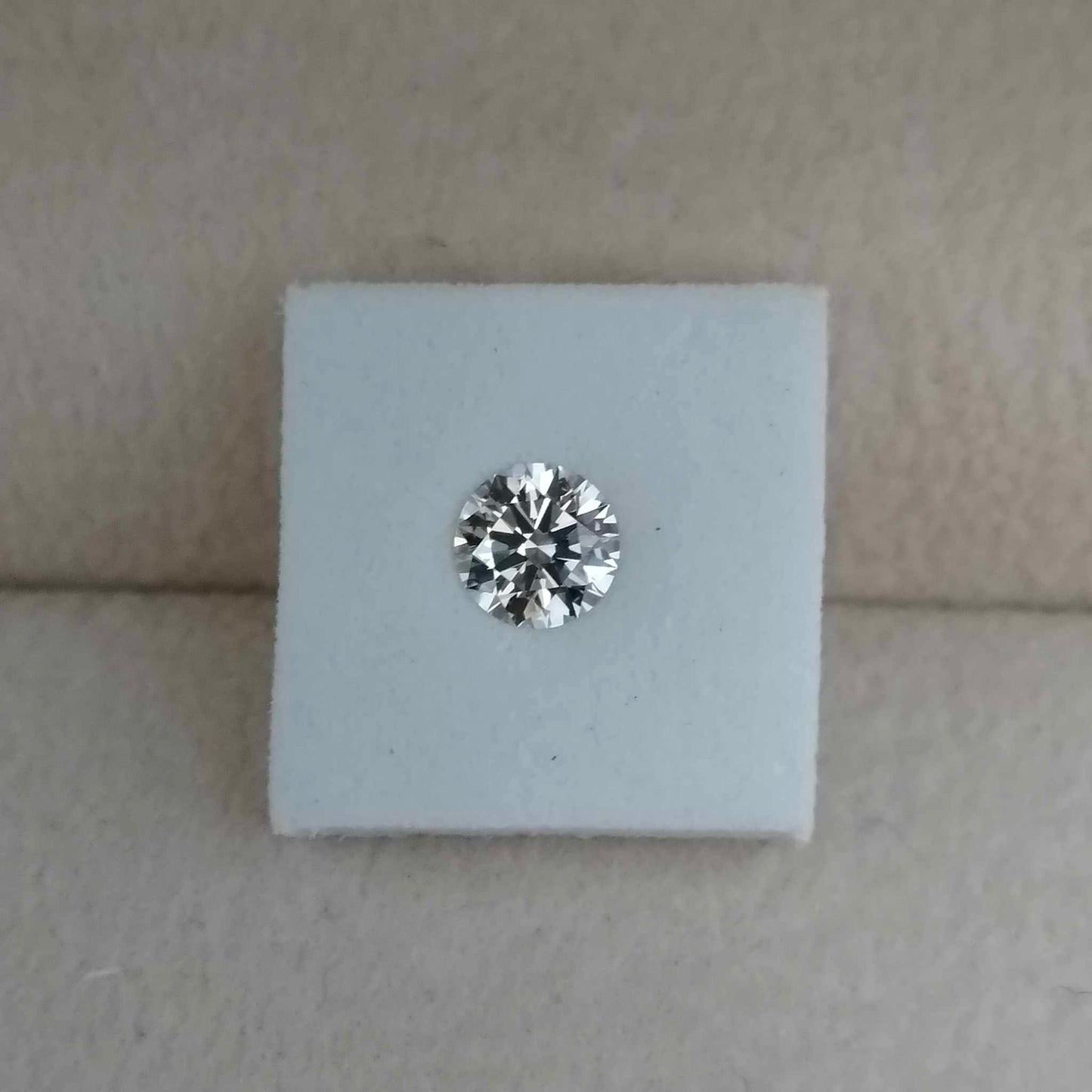0.35ct VS1 D 674523303 Round Cut Lab Grown Diamond