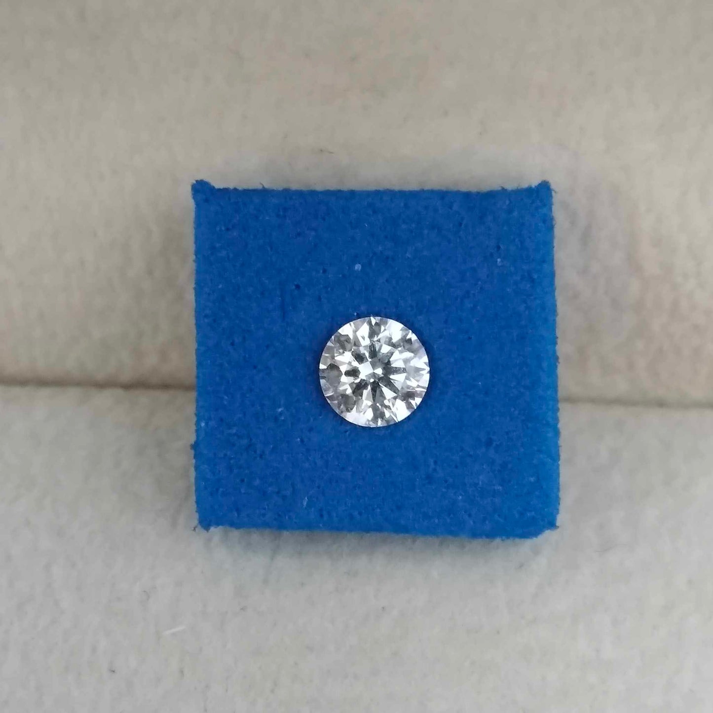 0.35ct VS1 D 674510957 Round Cut Lab Grown Diamond