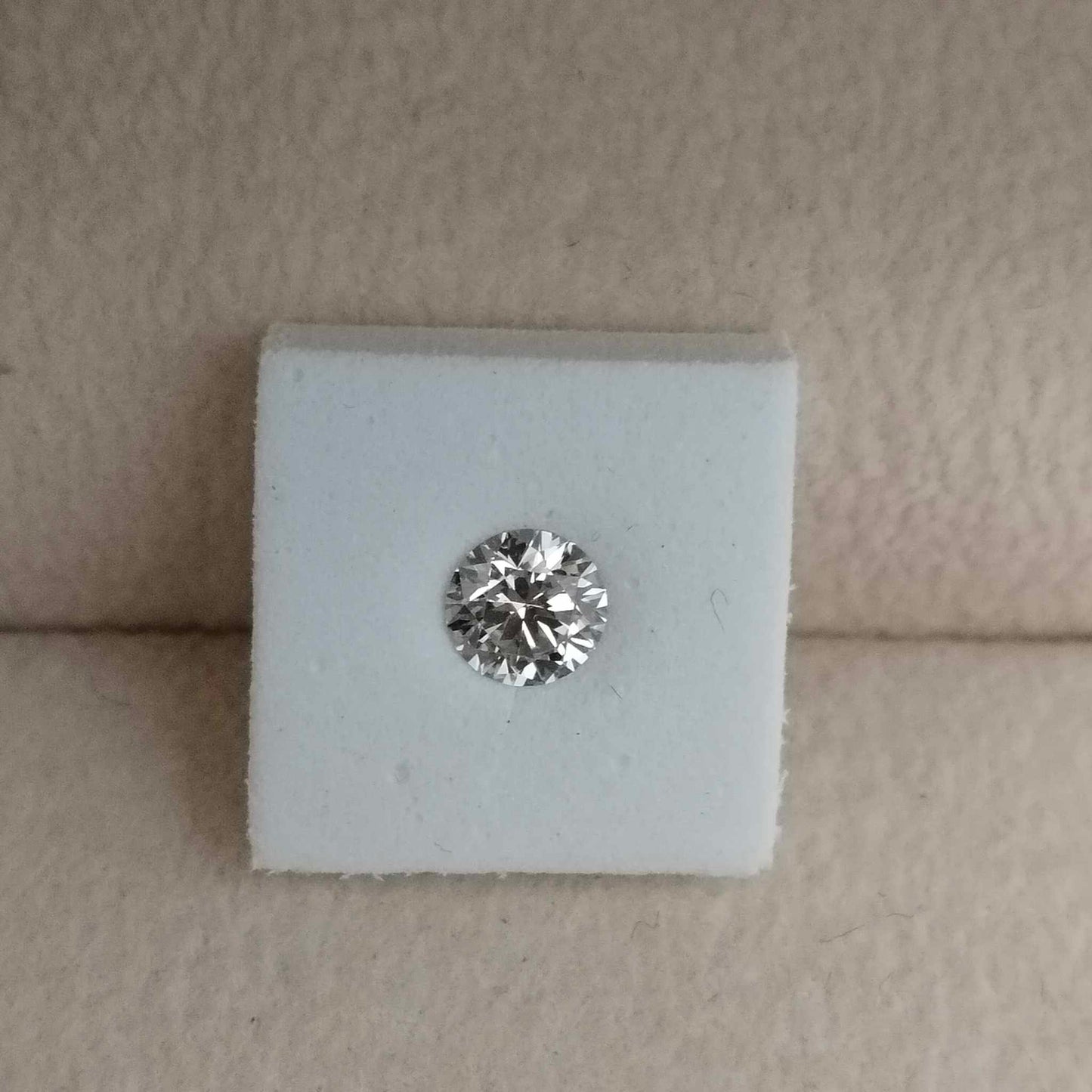 0.35ct VS1 D 675558984 Round Cut Lab Grown Diamond