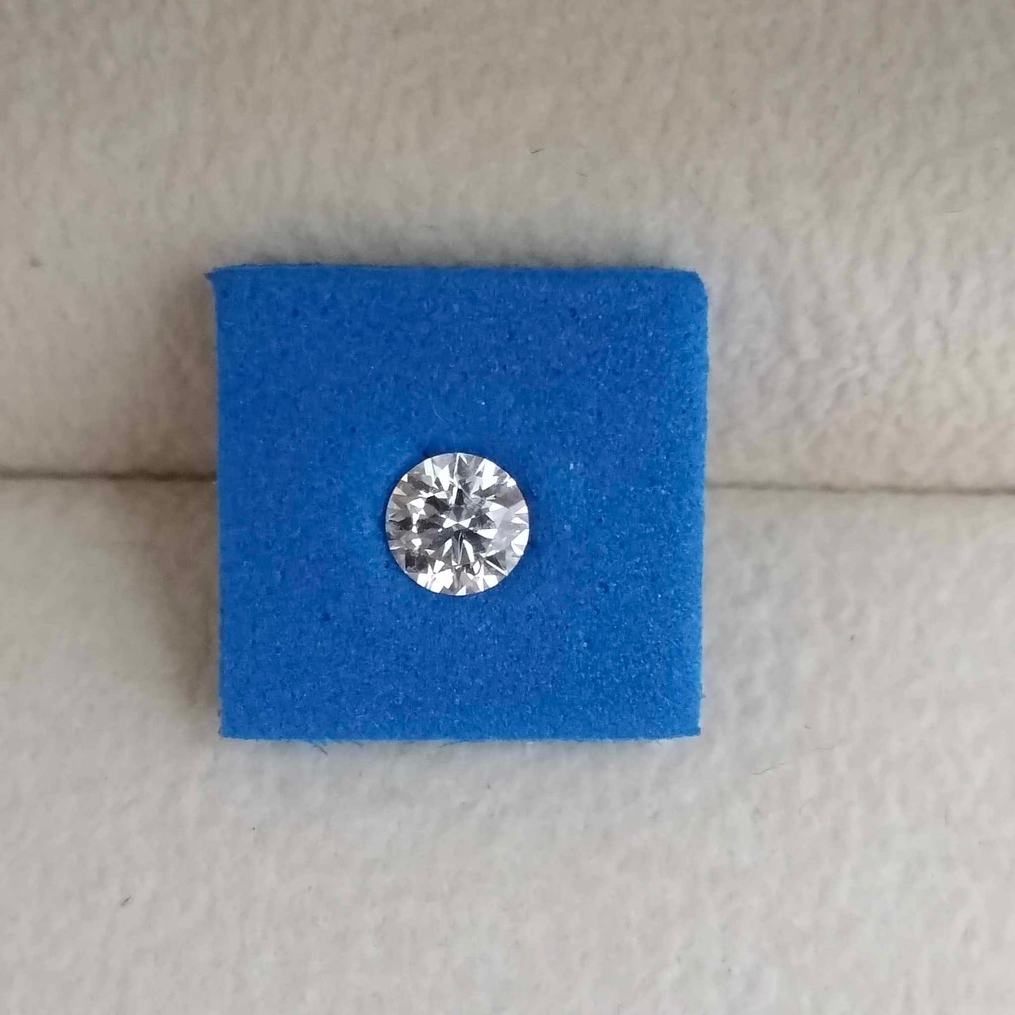 0.35ct VS1 D 674510828 Round Cut Lab Grown Diamond
