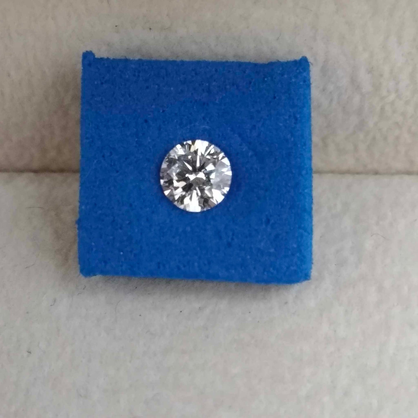 0.35ct VS1 D 660405531 Round Cut Lab Grown Diamond